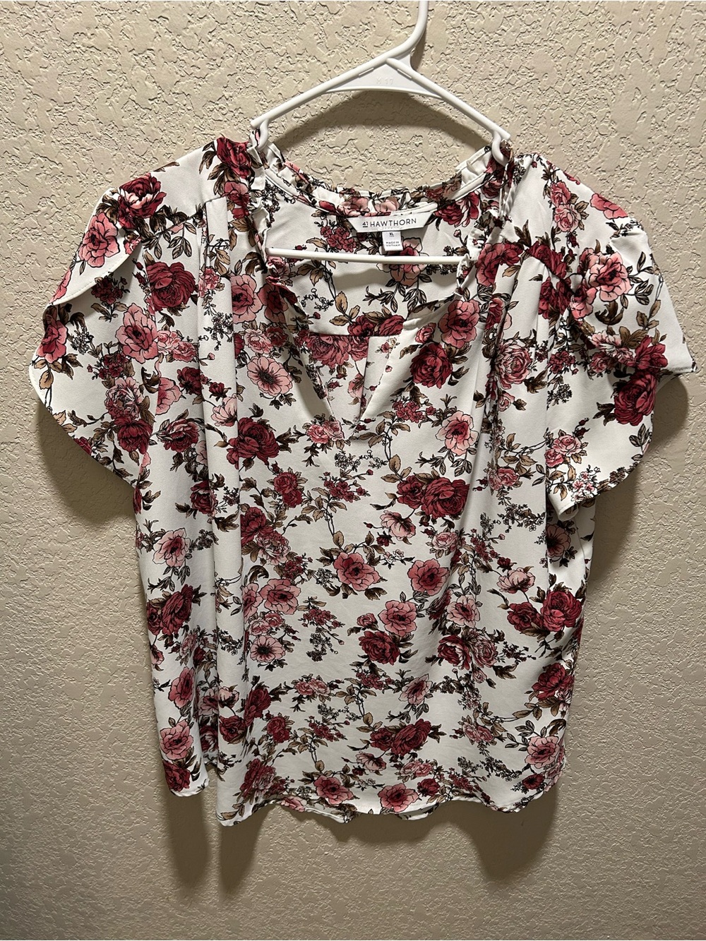 41 Hawthorn White Floral Blouse with Pink and Burgundy Roses